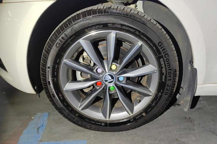 Used Skoda Octavia 2019 1.5L Automatic SmartDrive Comfort Edition China VI Standard
