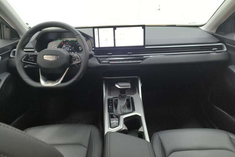 Used Geely Auto Emgrand 2025 4th Generation 1.5L CVT Longteng Edition
