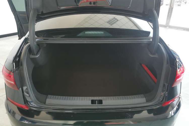 Used Volkswagen Passat 2020 330TSI Luxury Edition China VI
