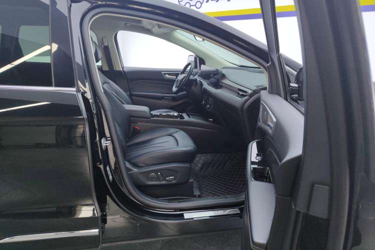 Used Ford Edge 2021 PLUS EcoBoost 245 Two-Wheel-Drive Titanium 7-Seater
