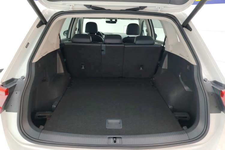 Used Volkswagen Tiguan L 2019 Restyled 330TSI Automatic Two-Wheel Drive R-Line Flagship Version China VI Standard
