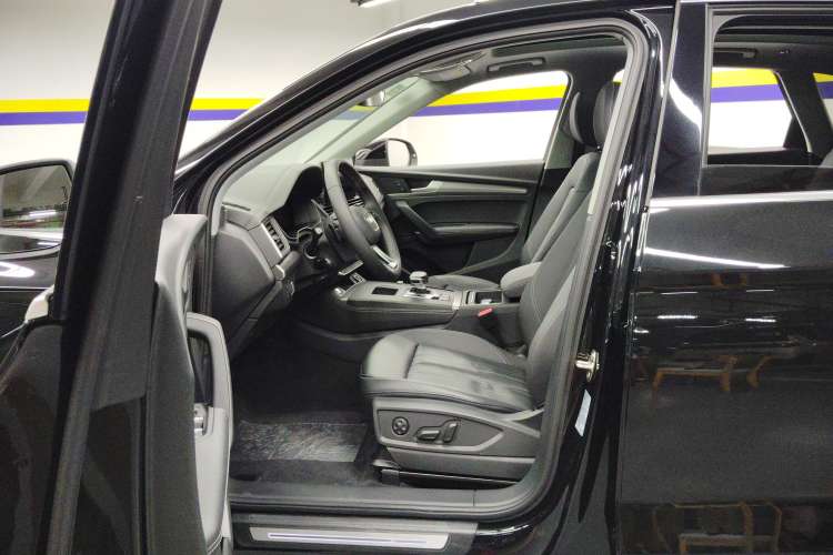 Used Audi Q5L 2022 40T Fashionable and Elegant Model
