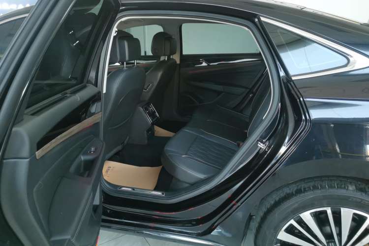 Used Volkswagen Passat 2020 330TSI Luxury Edition China VI
