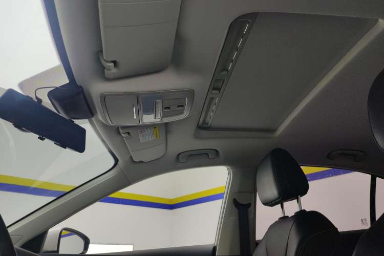 Used Roewe i5 2020 1.5L Automatic 4G Connect Luxury Flagship Edition
