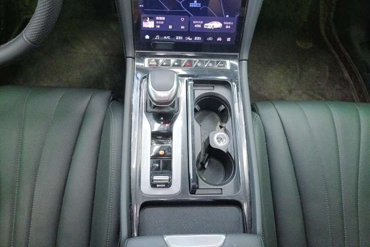 Used Hongqi H5 2024 2.0T Automatic Smart Connect Flagship Edition
