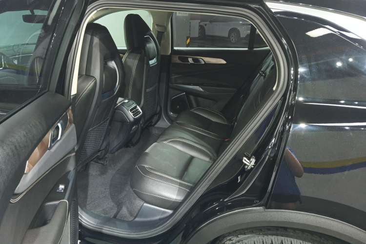 Used Lynk & Co 01 2020 2.0T Two-Wheel Drive Pure Pro Version China VI Standard
