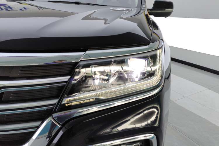 Used Roewe RX8 2018 30T Smart Connectivity Two-Wheel Drive Flagship Edition
