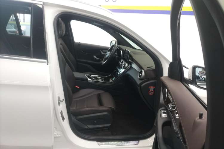 Used Mercedes-Benz GLC 2018 Facelift GLC 260 4MATIC Luxury Edition
