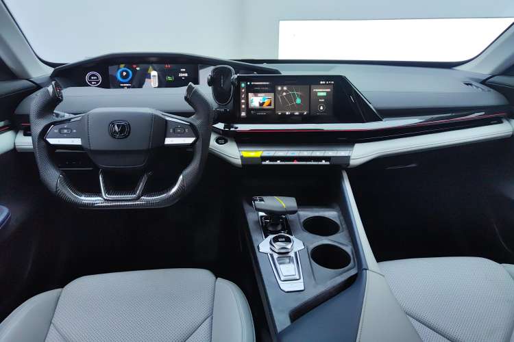 Used Changan UNI-V iDD 2023 ZhiDian iDD 1.5T 113km ZhiKu Model
