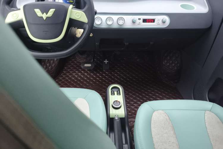 Used Wuling Hongguang MINIEV 2022 Macaron Fashion Model Lithium Iron Phosphate
