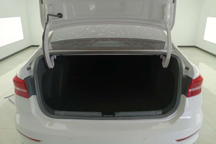 Used Volkswagen Lavida 2019 1.5L Automatic Fashion Edition China VI
