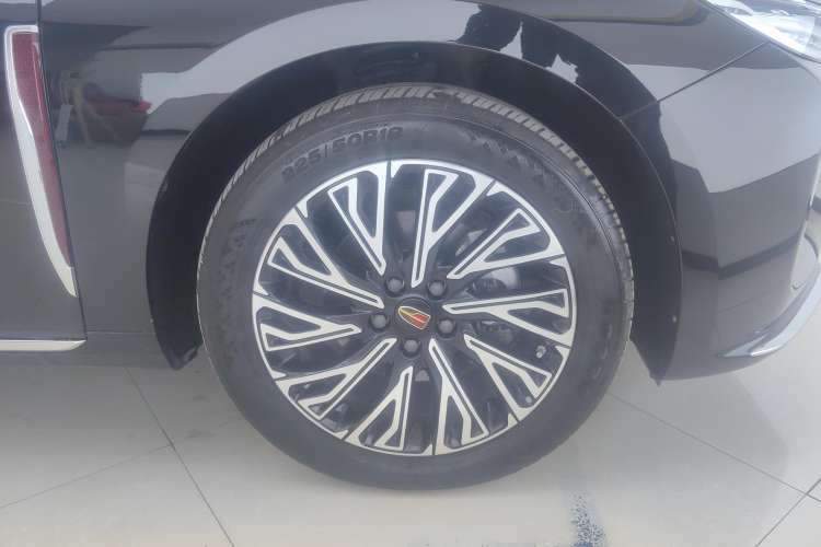 Used Hongqi H5 2024 2.0T Automatic Smart Connect Flagship Edition
