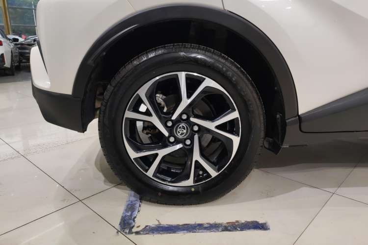 Used Toyota C-HR 2018 2.0L Leading with Sunroof China VI Standard
