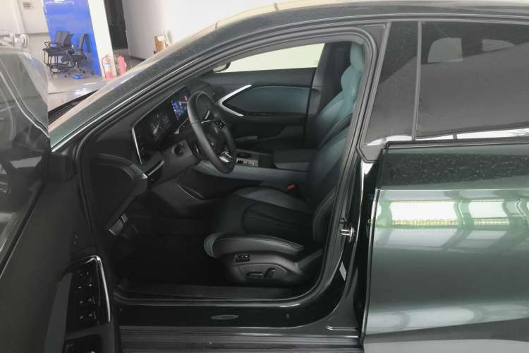 Used MG 7 2023 2.0T Automatic Trophy+ Ignition Glory Edition
