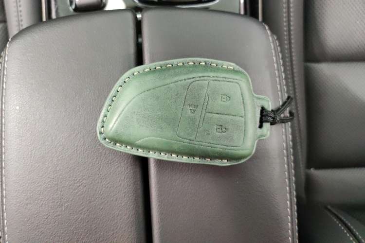 Used Buick Envision 2022 Encore S 552T Two-Wheel-Drive Luxury Model
