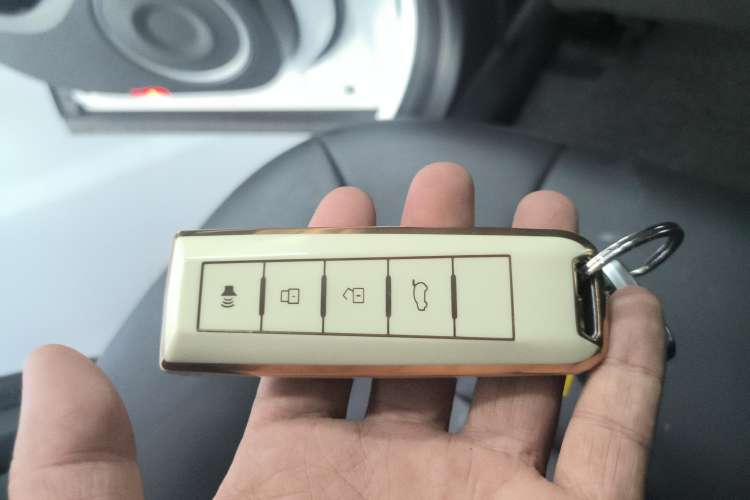 Used Wey VV5 2021 1.5T Two-Wheel Drive Color Pioneer
