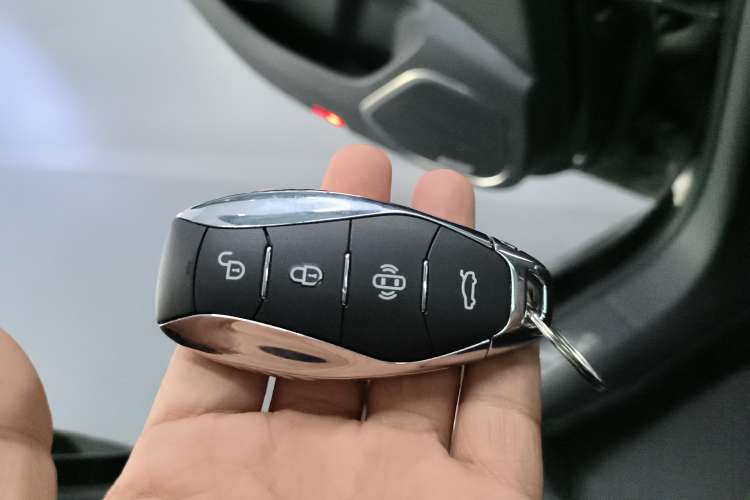 Used Hongqi H5 2024 2.0T Automatic Smart Connect Flagship Edition