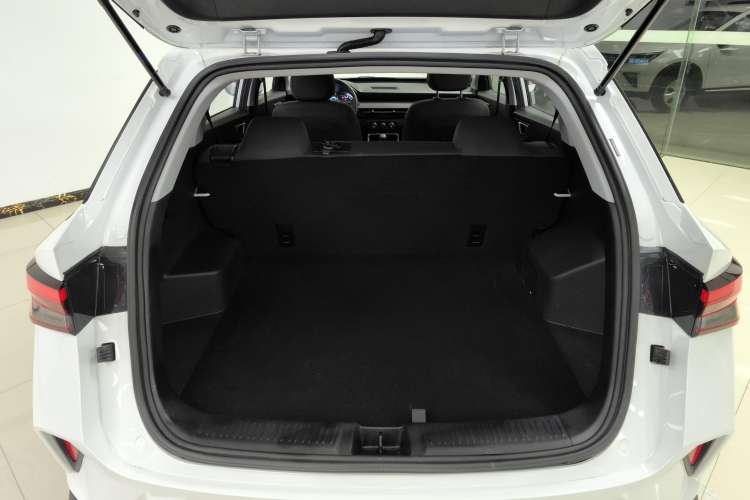 Used Wuling Alvez 2022 1.5L Manual Free-Style Model
