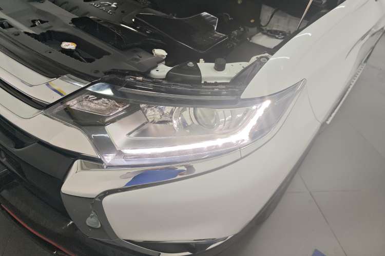 Used Mitsubishi Outlander 2018 2.0L Two-Wheel Drive Glory Edition 5 Seats