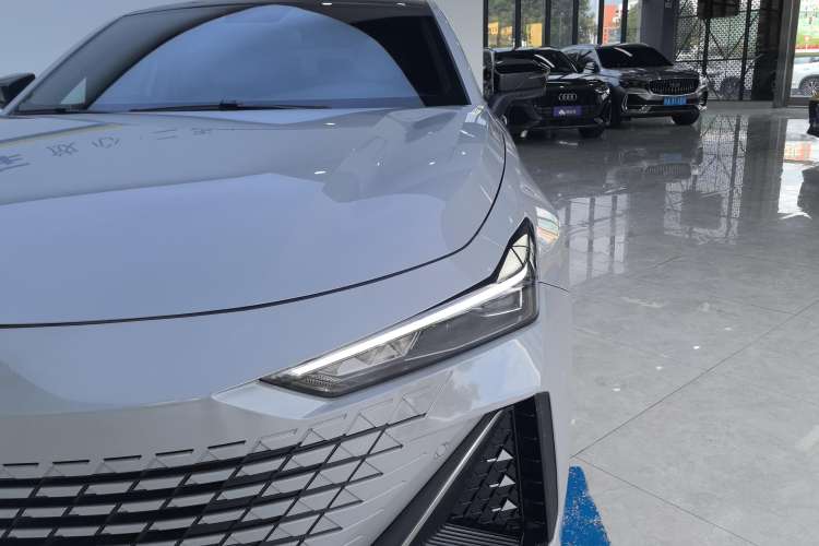 Used Changan UNI-V 2022 1.5T Prestige Version
