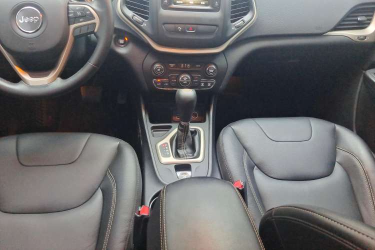 Used  Cherokee 2017 2.4L Leading Edition
