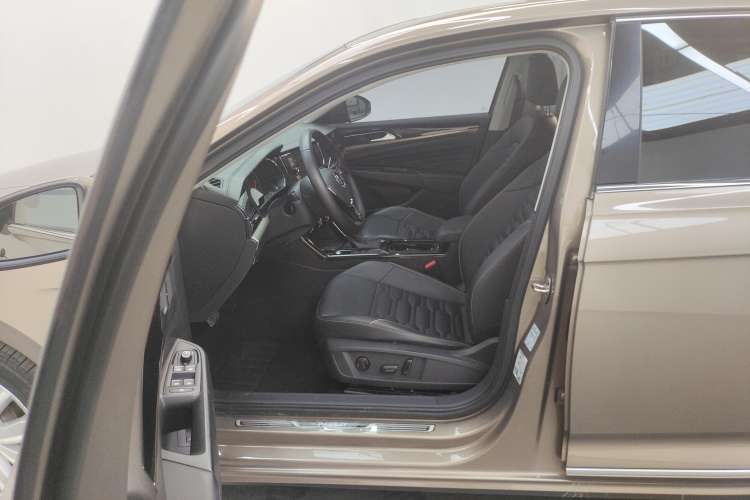 Used Volkswagen Passat 2019 330TSI Elite Edition China VI
