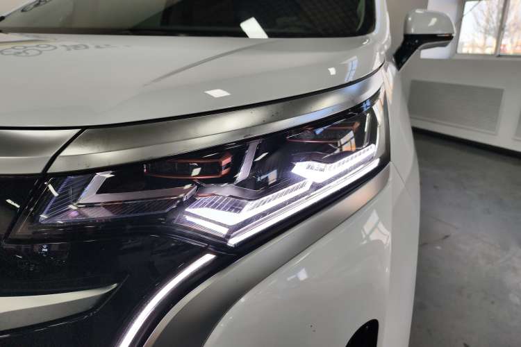 Used Denza D9 2022 DM-i 970 Four-Wheel Drive Flagship Model
