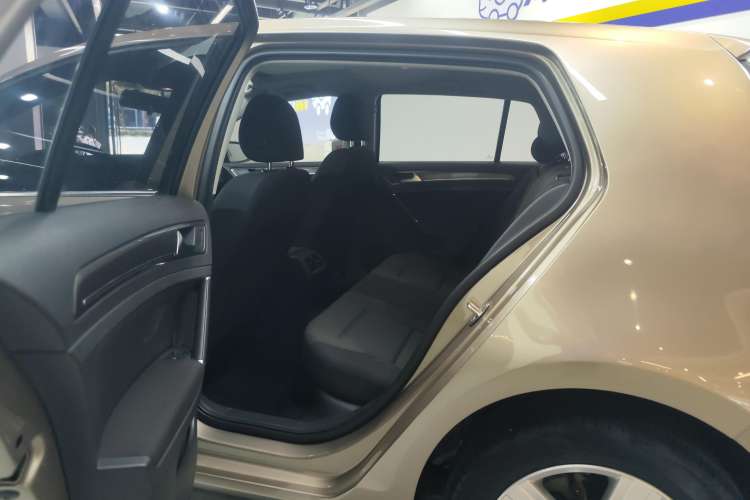 Used Volkswagen Golf 2016 230TSI Automatic Comfort Version
