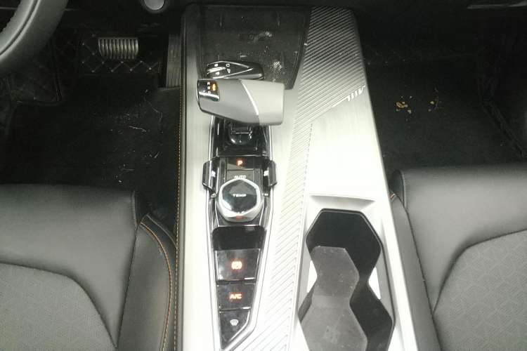 Used Oshan Z6 2022 Blue Whale 1.5T DCT Smart Edition Urban Version
