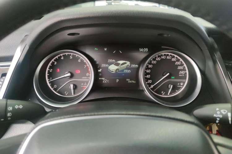 Used Toyota Camry 2021 2.0G Luxury Edition
