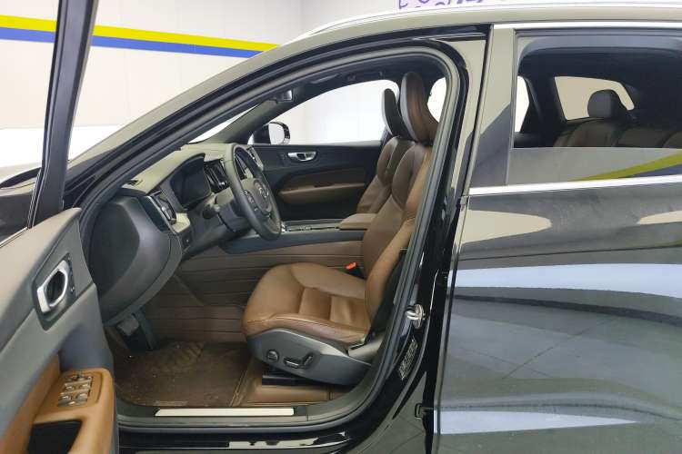 Used Volvo XC60 2024 B5 4x4 Smart Luxury Edition