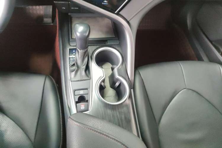 Used Toyota Camry 2021 2.0G Luxury Edition
