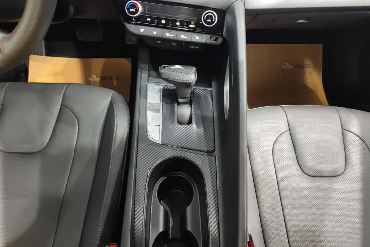 Used Hyundai Elantra 2023 1.5L CVT LUX Prestige Edition
