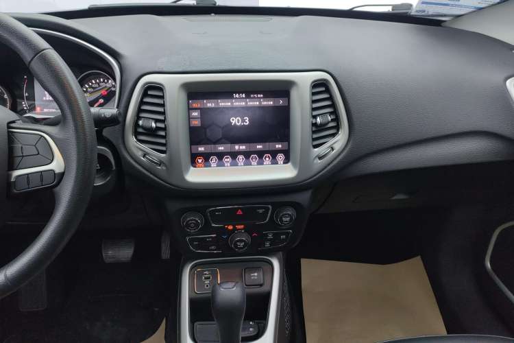 Used  Compass 2020 220T Automatic Leading Edition
