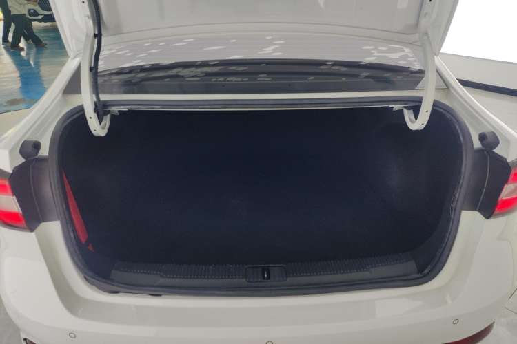 Used Roewe i5 2020 1.5L Automatic 4G Connect Luxury Flagship Edition
