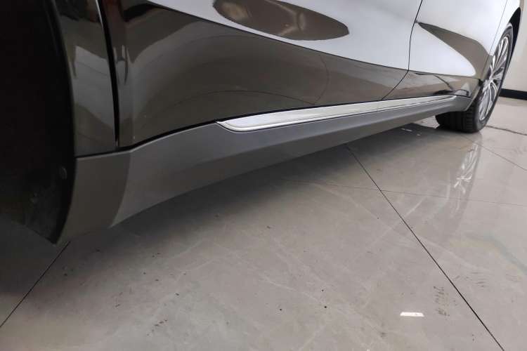 Used Hongqi E-QM5 2022 431 km Charge & Enjoy Edition
