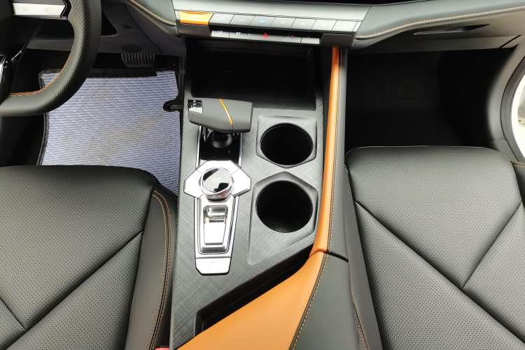 Used Changan UNI-V 2022 1.5T Prestige Version
