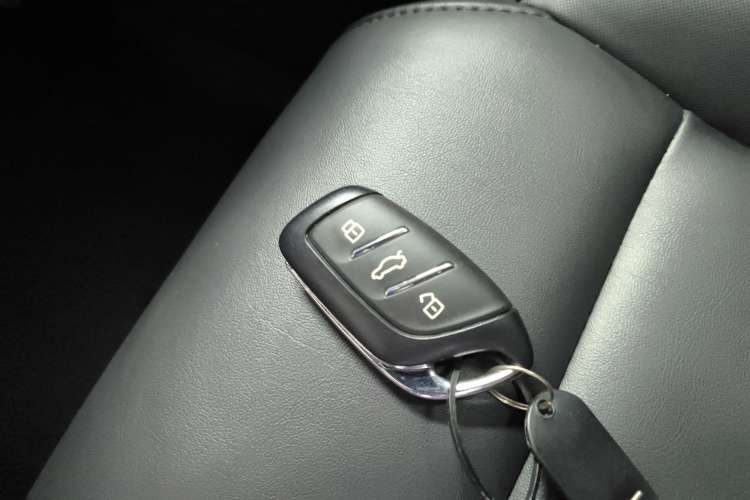 Used MG 5 2022 300TGI DCT Chao Yue Luxury Edition
