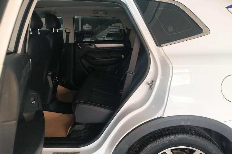 Used Roewe RX5 2018 20T Two-Wheel Drive Manual Internet Elite Edition
