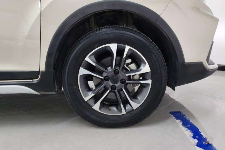 Used Geely Auto Vision X3 2019 Upgraded Model 1.5L Manual Luxury Version
