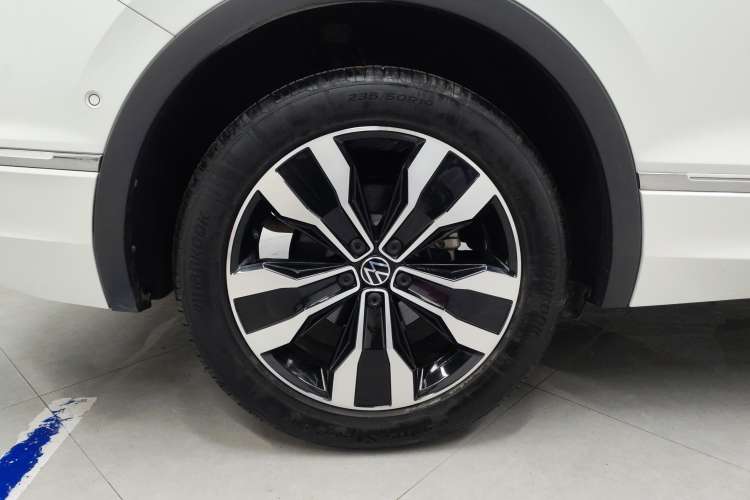 Used Volkswagen Tiguan L 2023 330TSI Automatic Two-Wheel Drive R-Line Enjoyment Edition
