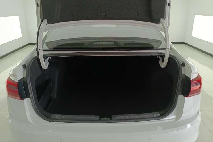 Used Volkswagen Bora 2021 1.5L Manual Fashion Smart Connect Edition
