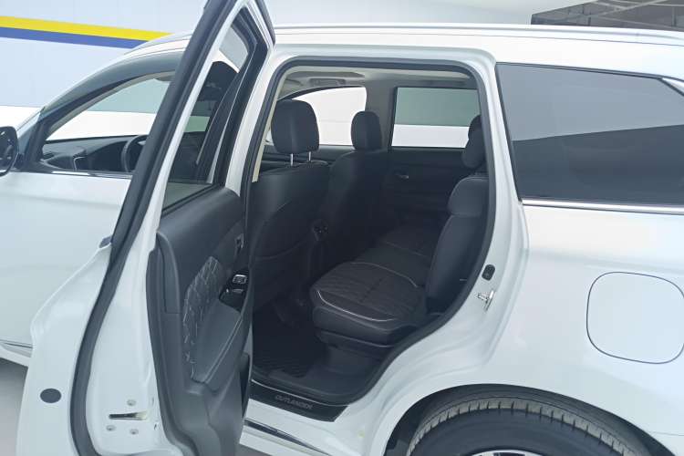 Used Mitsubishi Outlander 2021 2.4L 4x4 Zhi Xiang Edition 7 Seats
