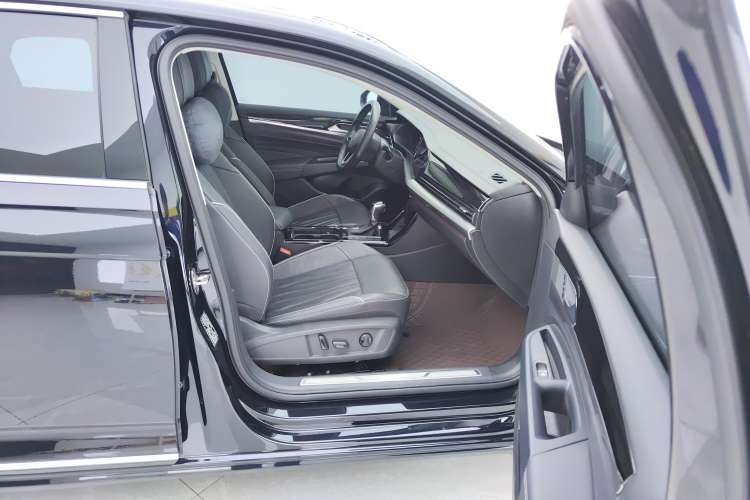 Used Volkswagen Passat 2023 Restyled 330TSI Starry Luxury Edition
