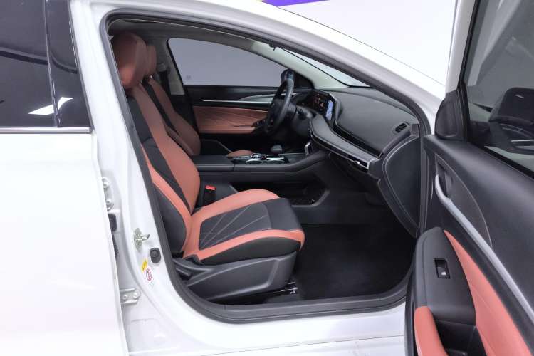 Used Changan Eado 2022 PLUS Blue Whale NE 1.4T GDI DCT Prestige Edition
