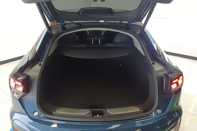 Used Lynk & Co 05 2020 2.0TD Two-Wheel Drive Shine Halo
