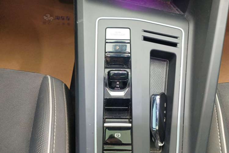 Used Volkswagen Golf 2023 Facelift 280TSI DSG R-Line Lite
