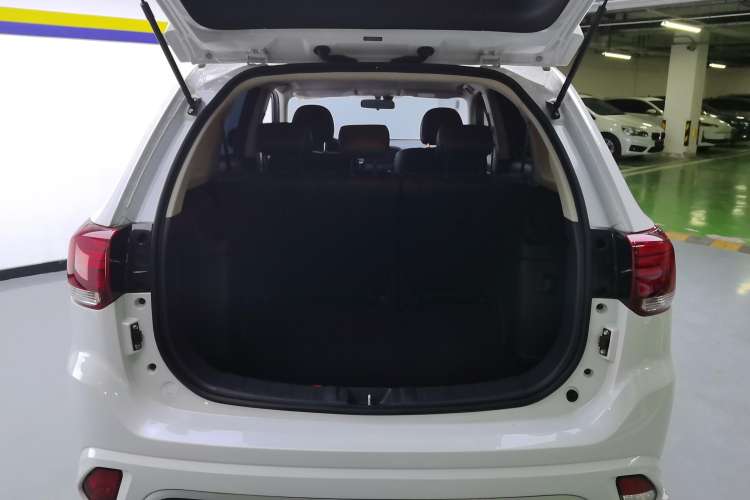 Used Mitsubishi Outlander 2021 Revised Version 2.0L Two-Wheel Drive Comfort Edition 5 Seats
