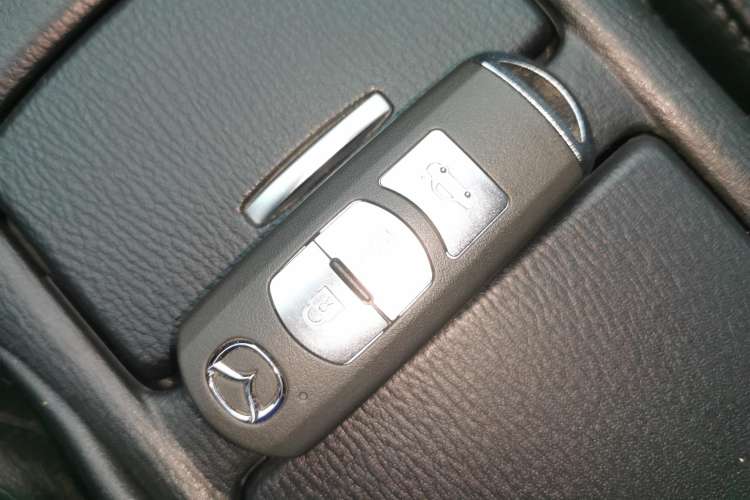 Used Mazda Atenza 2015 2.0L Blue Sky Fashion Edition
