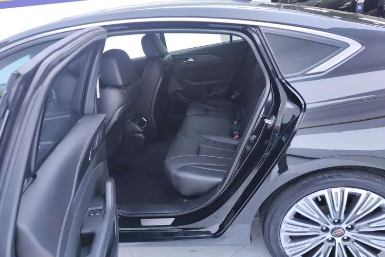 Used Hongqi H5 2022 Classic Model Facelift 1.8T Automatic Smart Connect Flagship Edition
